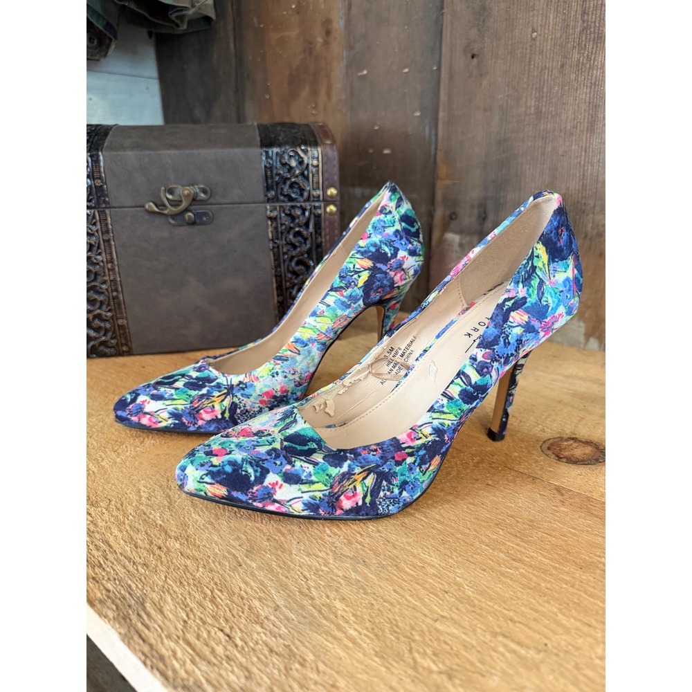 Nicole Miller New York Floral Stiletto Heels Size 6.5 Pointed Toe Garden Party